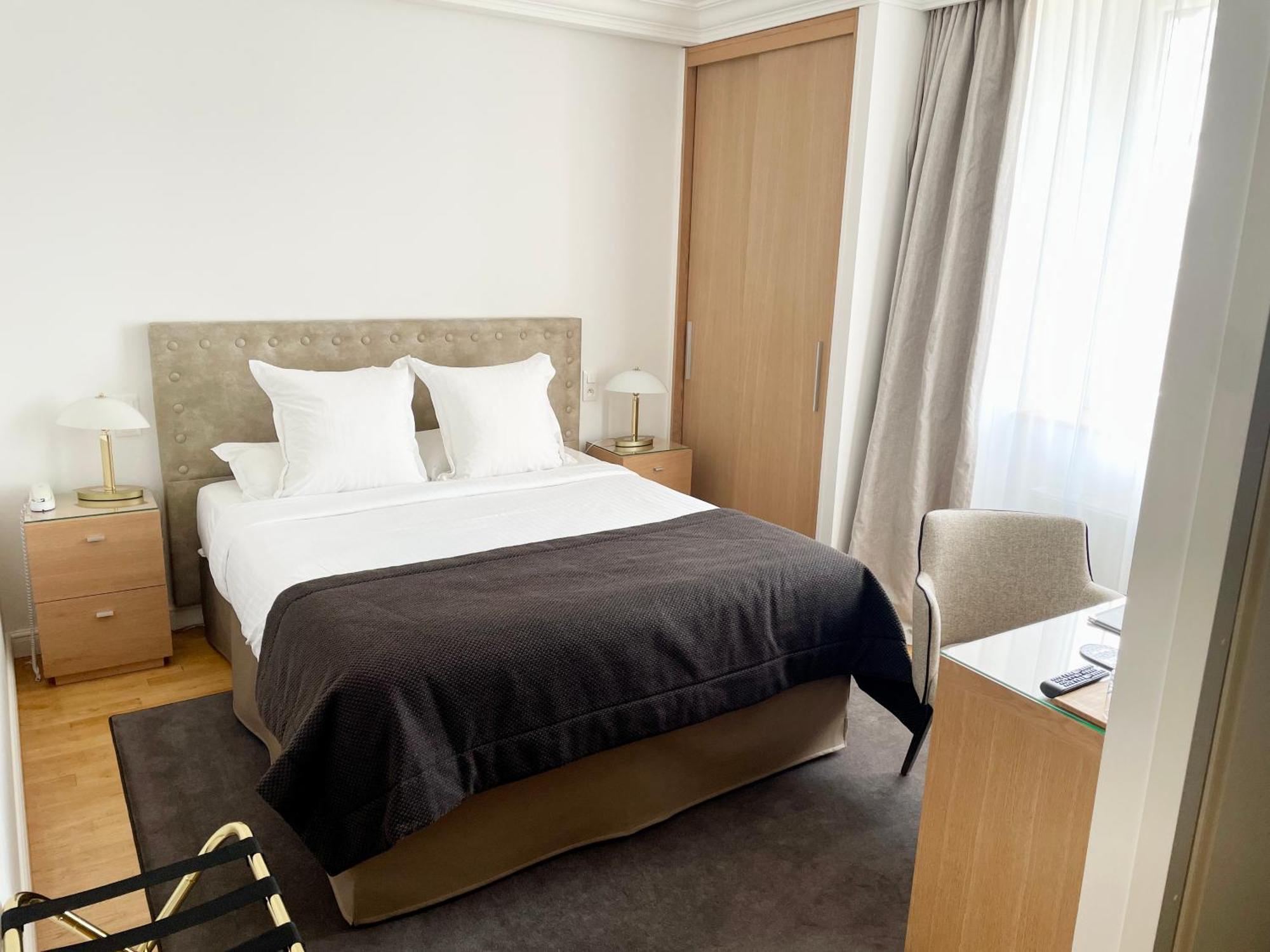 Hotel Victor Hugo Pontorson Esterno foto