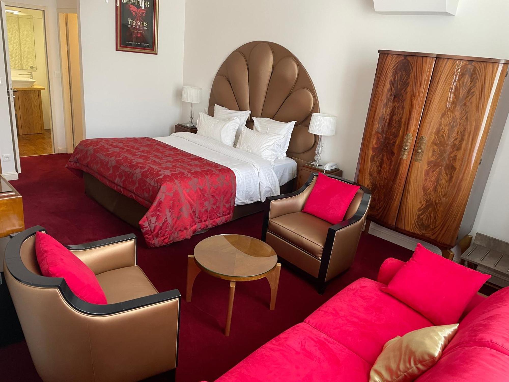 Hotel Victor Hugo Pontorson Esterno foto
