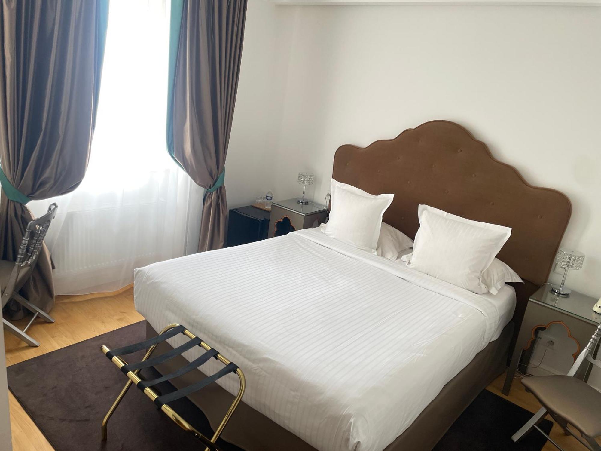 Hotel Victor Hugo Pontorson Esterno foto